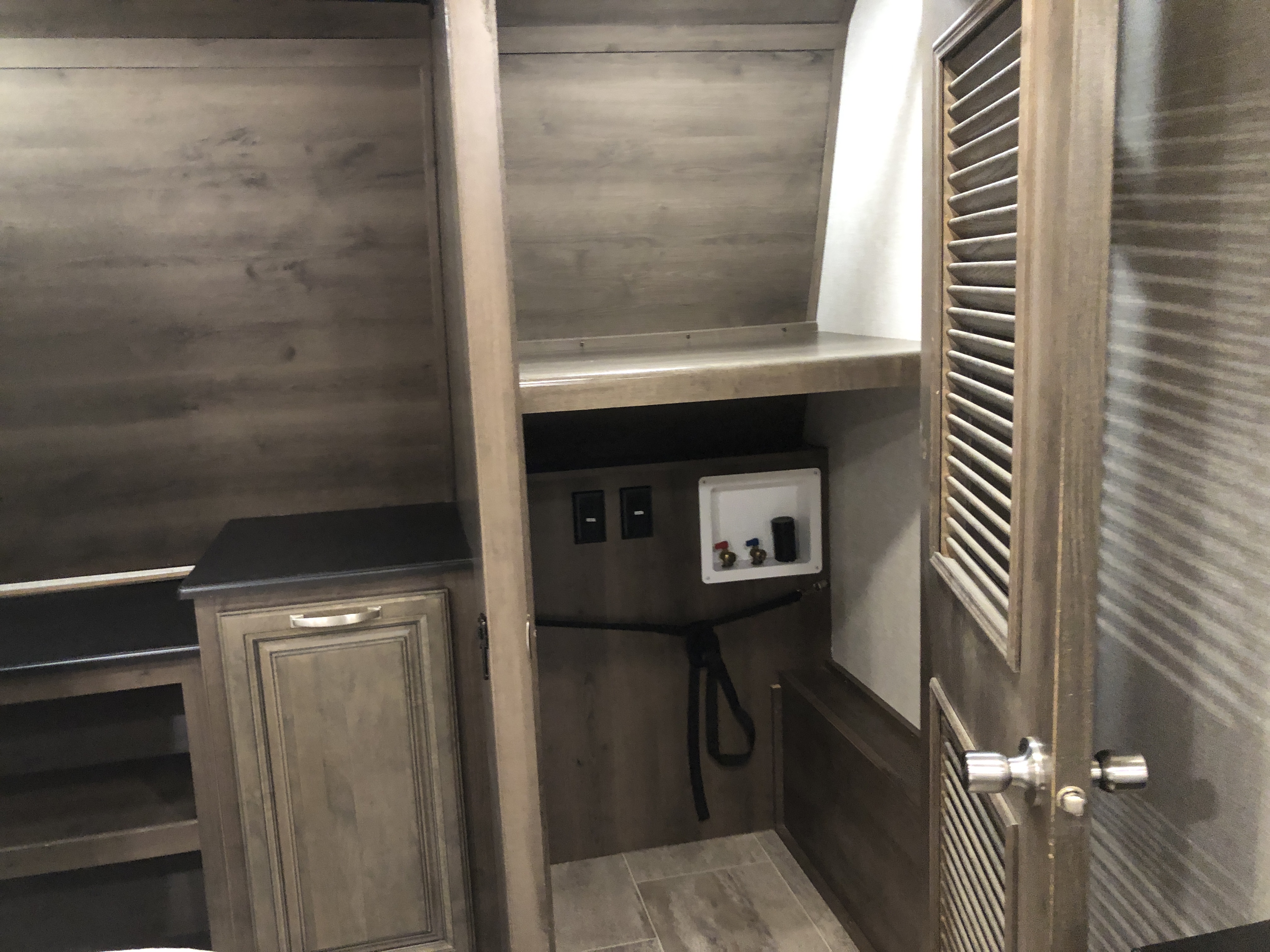 2019 Keystone Montana 3121RL - Image 25
