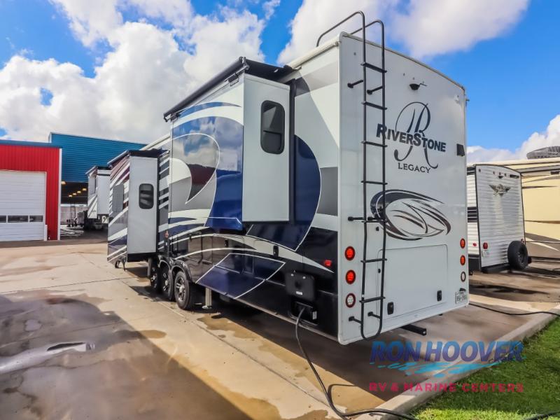 2024 FOREST RIVER 421FK - Image 5