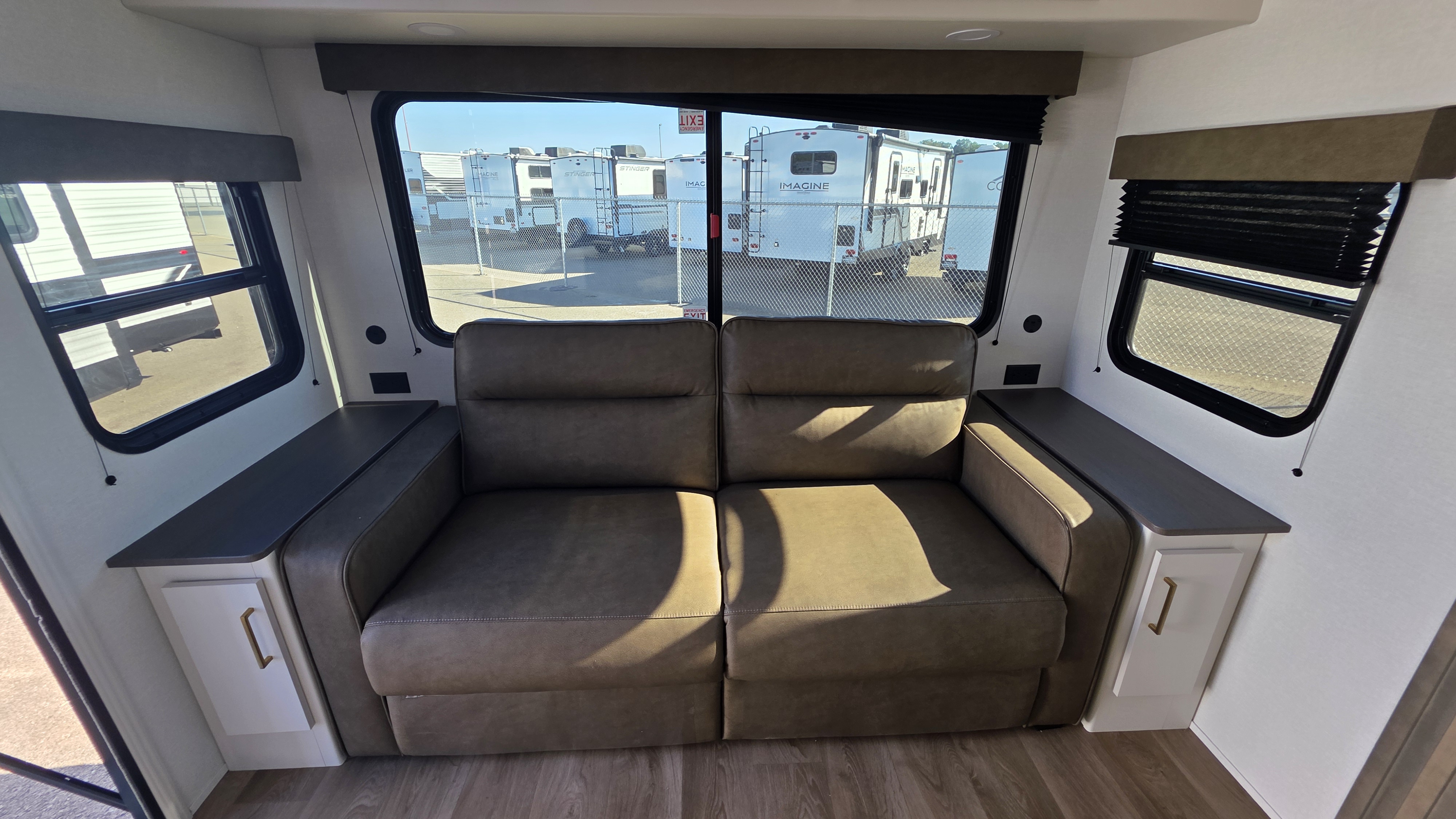 2027 GRAND DESIGN TRANSCEND 245RLT - Image 12
