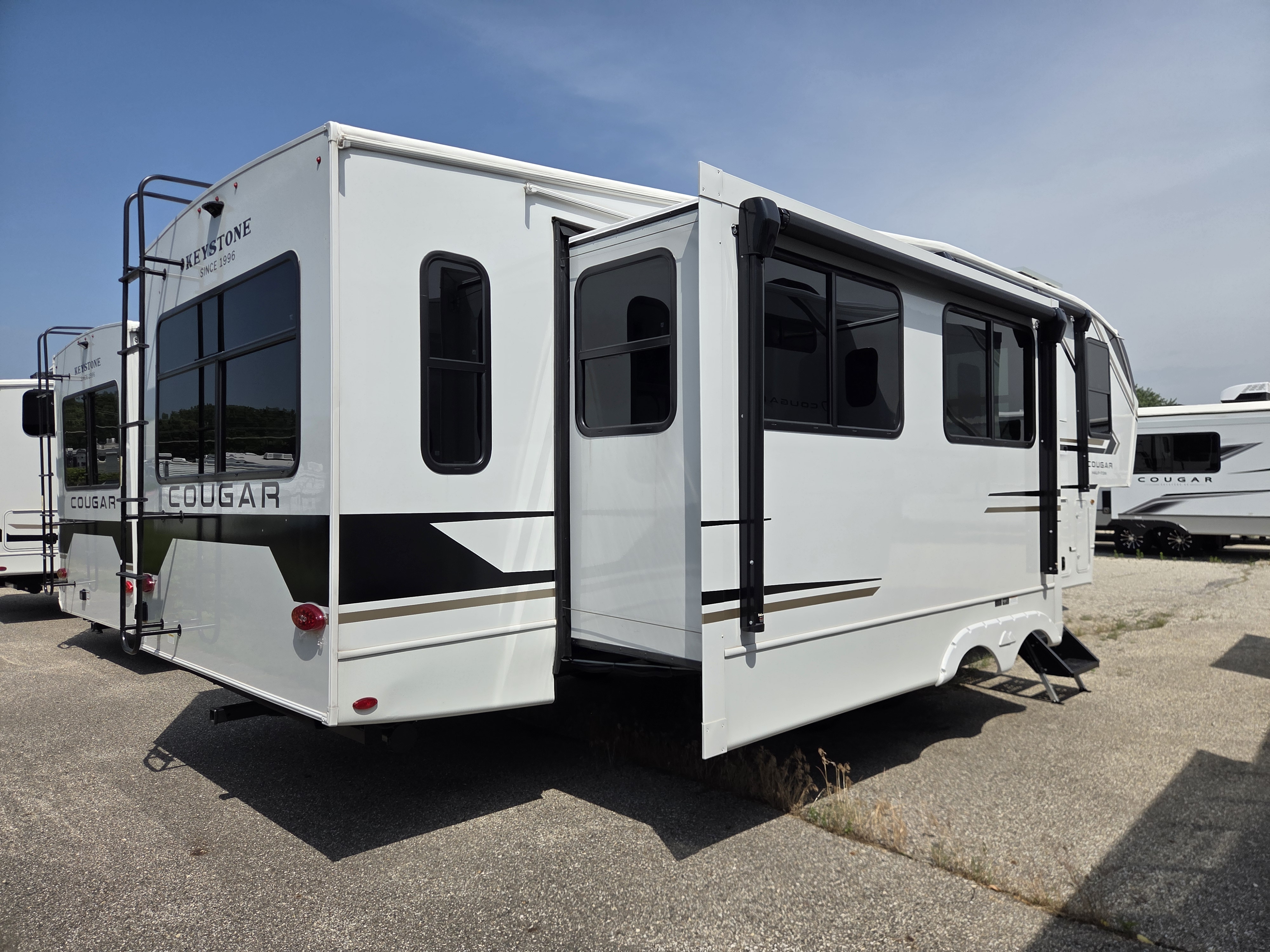 2026 Keystone Cougar Half-Ton 29RLI - Image 2