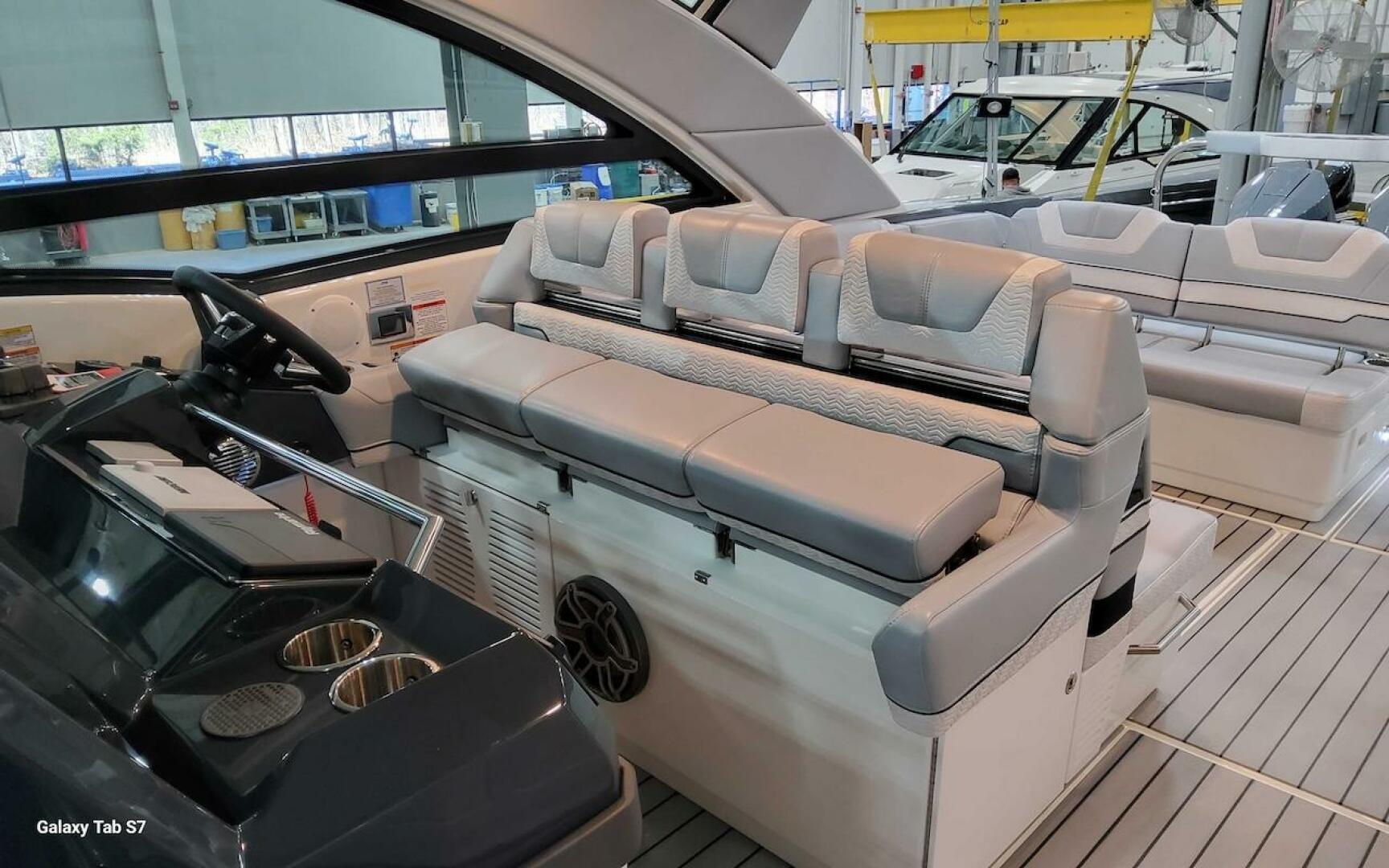2024 Formula 430 Super Sport Crossover - Image 25