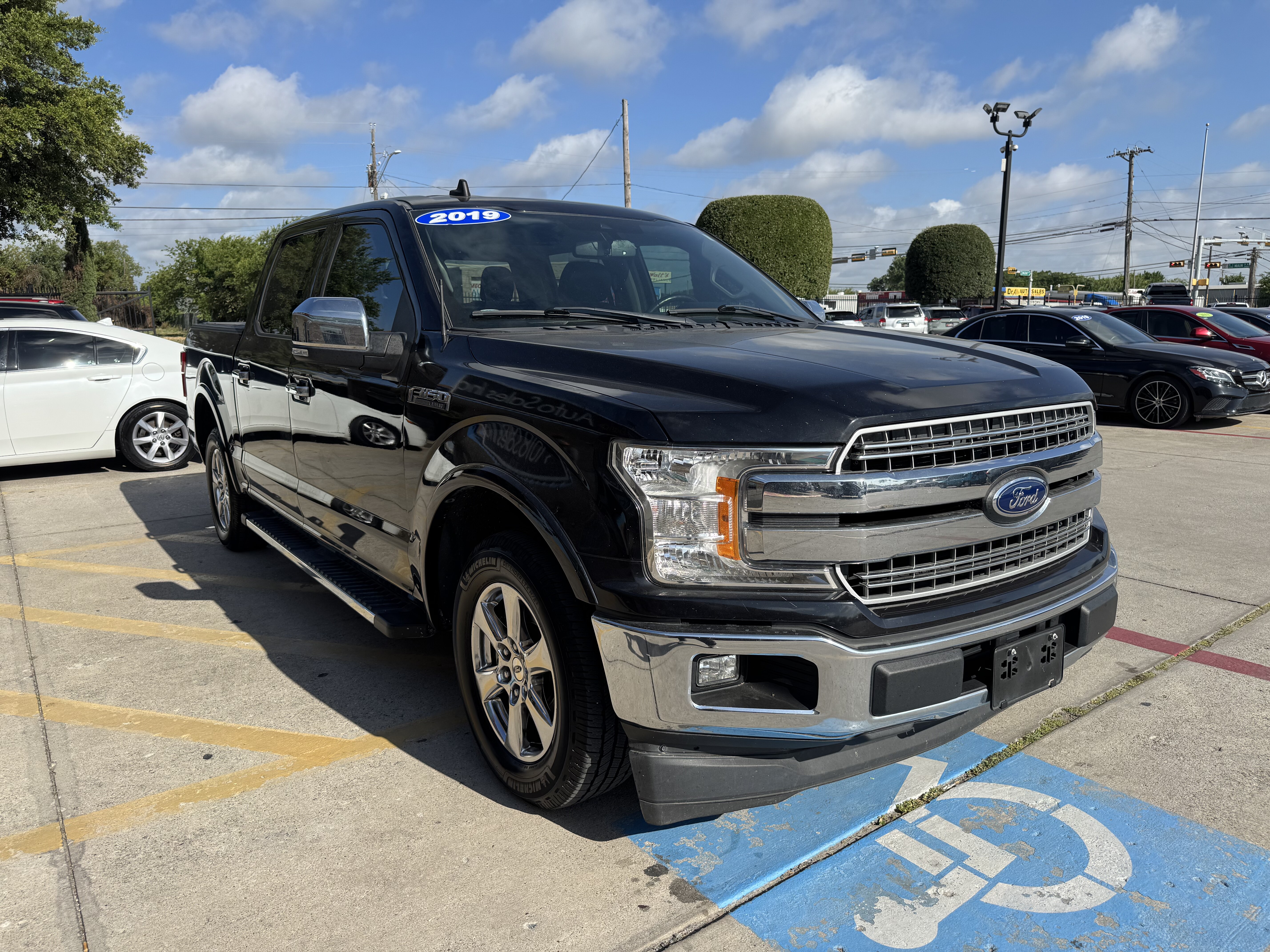 2019 Ford F150 Crew Cab XLT 4WD - Image 16