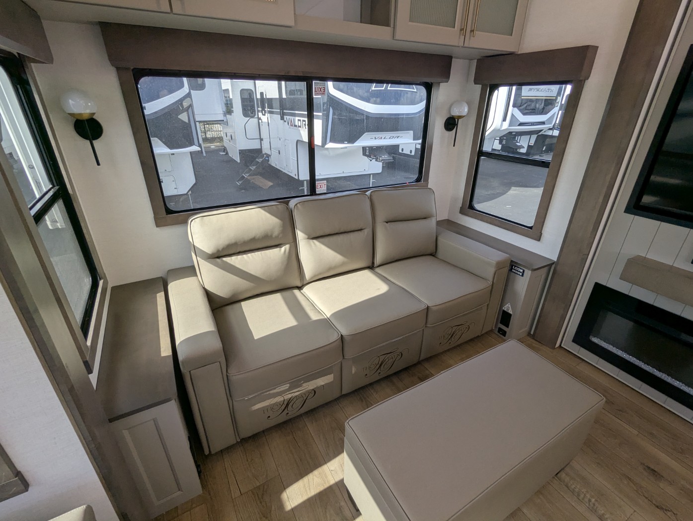 2026 Alliance RV Paradigm 388SP - Image 30