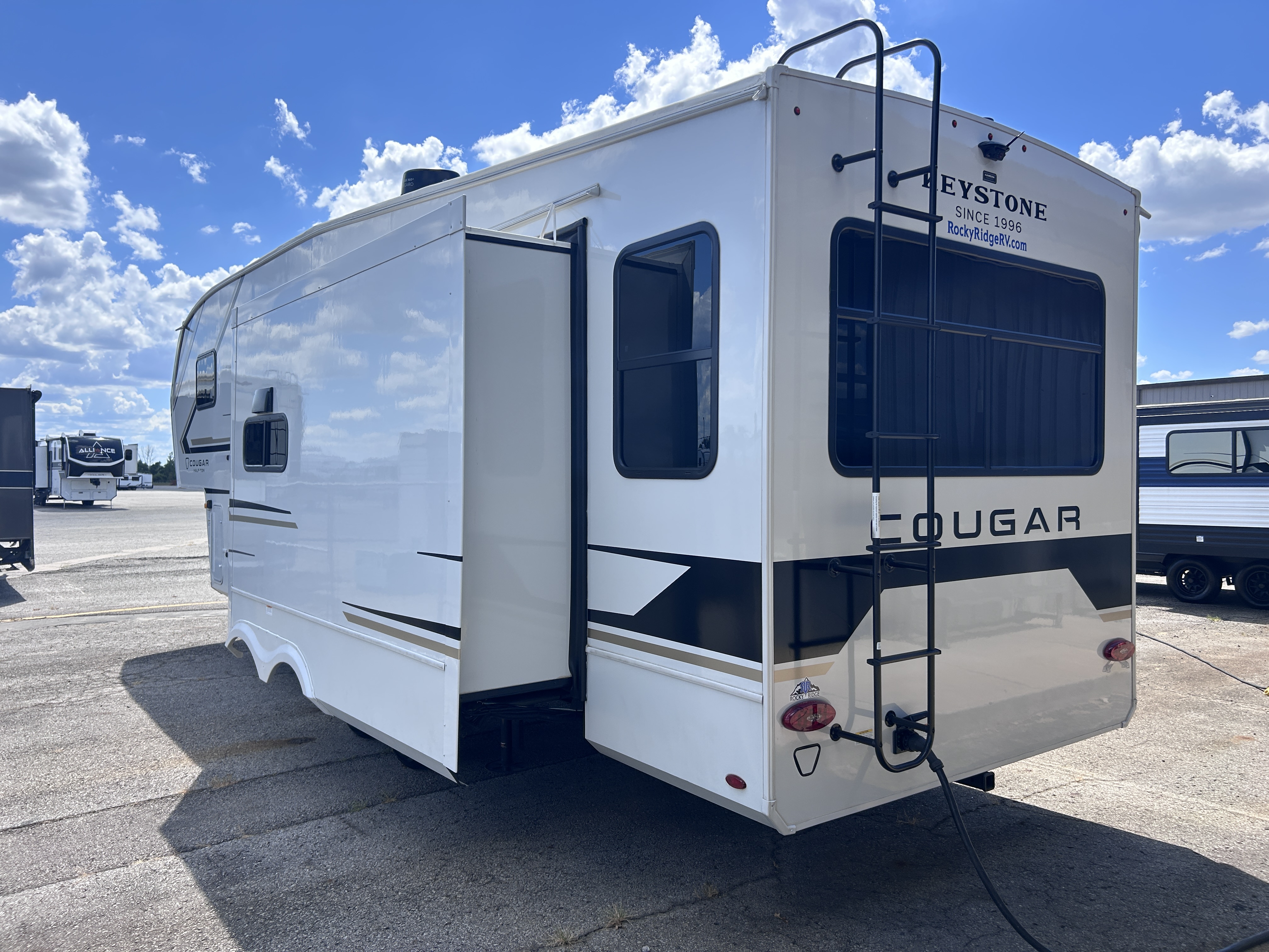 2026 Keystone Cougar Half-Ton 26RES - Image 5