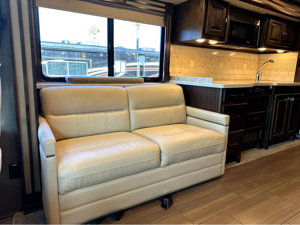 2018 TIFFIN ALLEGRO RED 37BA - Image 12