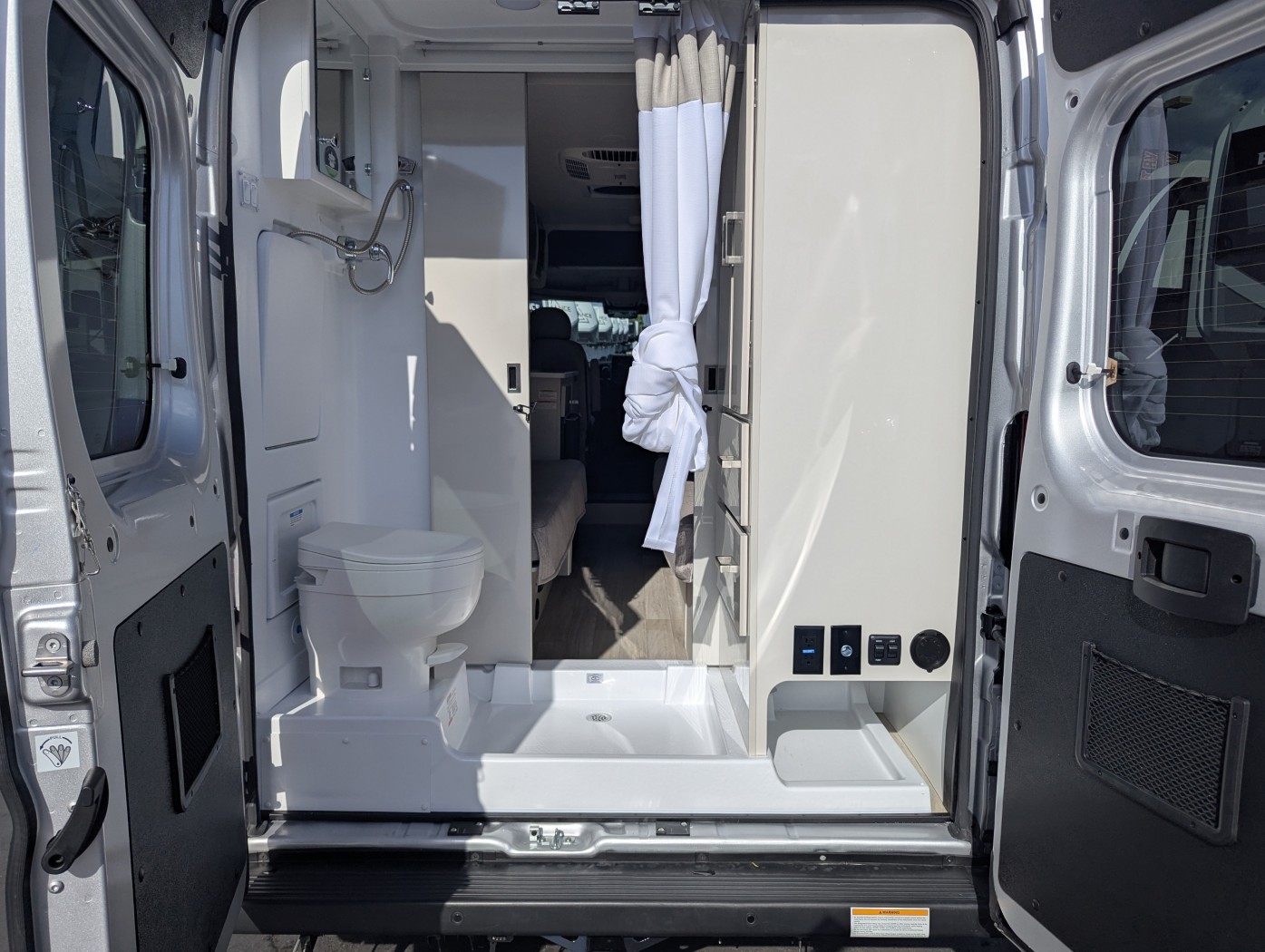 2027 Thor Motor Coach Tellaro 20L - Image 11