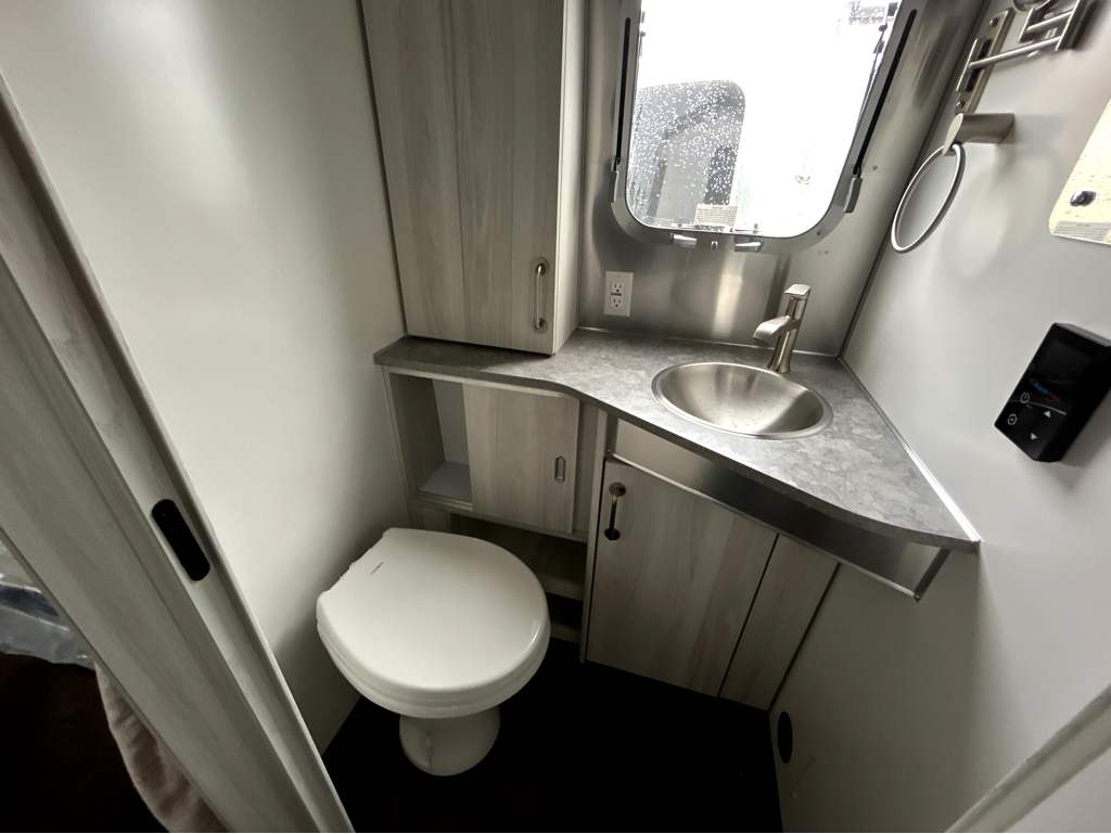 2027 Airstream International 25FB - Image 24
