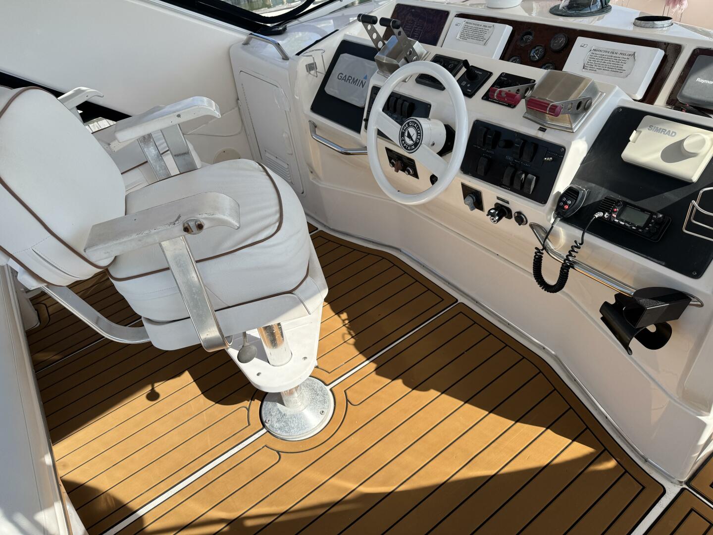 1998 Sea Ray 550 Sedan Bridge - Image 3