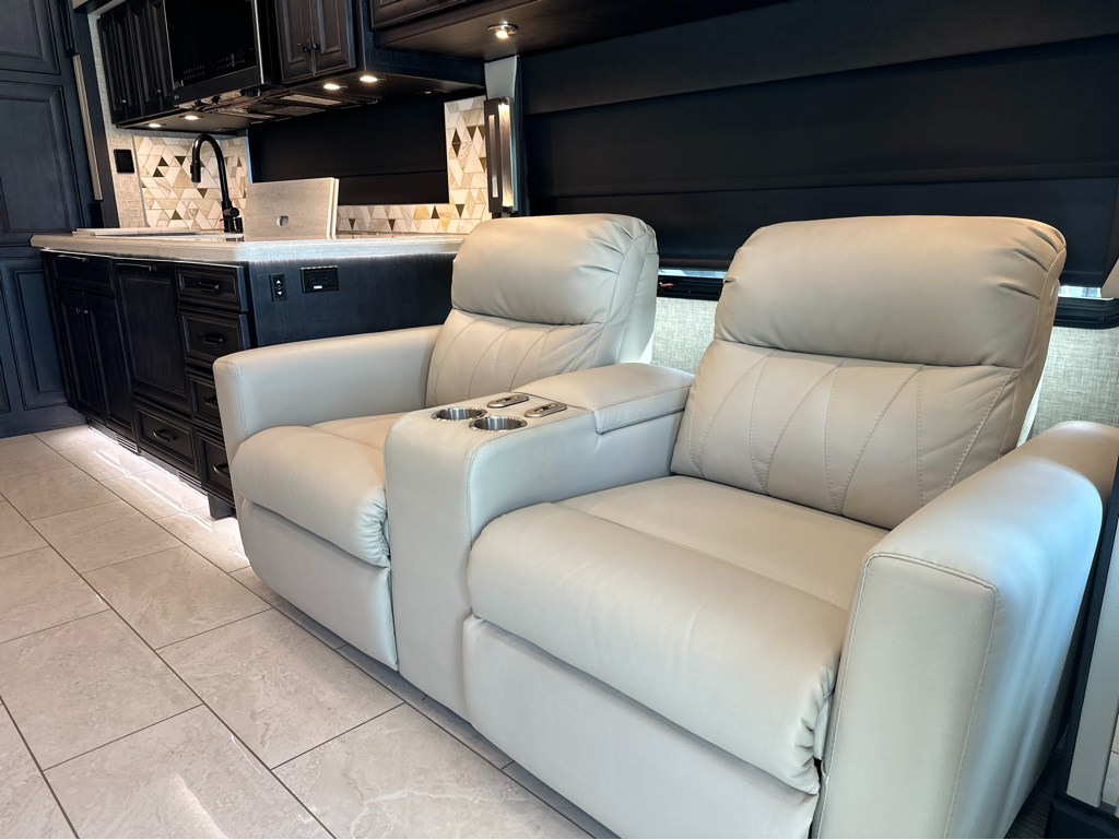 2025 TIFFIN ALLEGRO BUS 40IP - Image 9