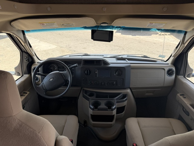 2015 Forest River Sunseeker 3010DS - Image 5