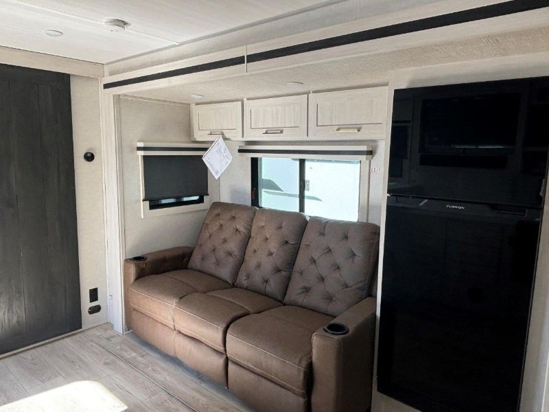 2025 Forest River Grand Surveyor 268FKBS - Image 14
