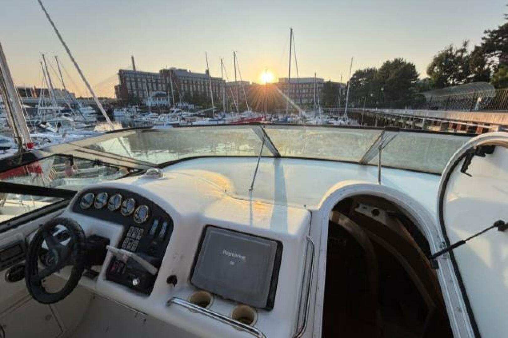 1998 Carver 530 Voyager - Image 47