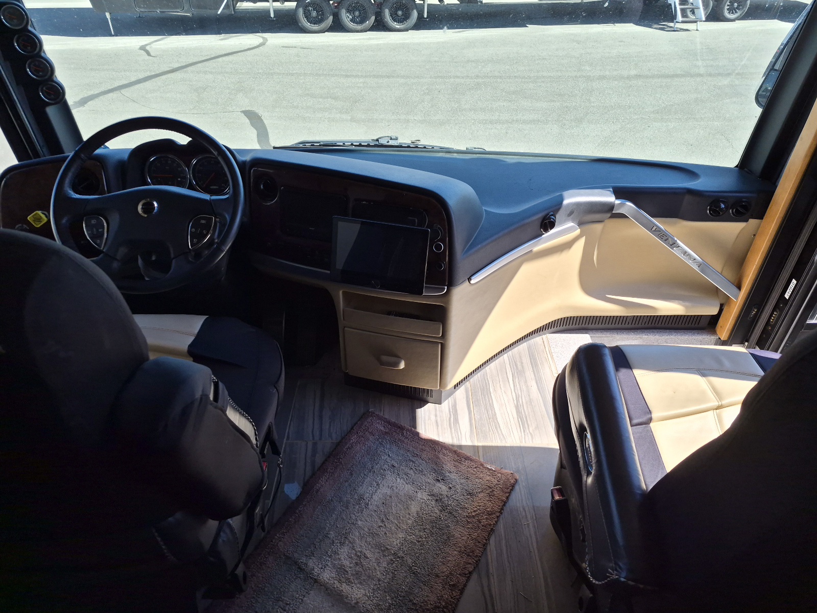 2015 Newmar Ventana 3636 - Image 4