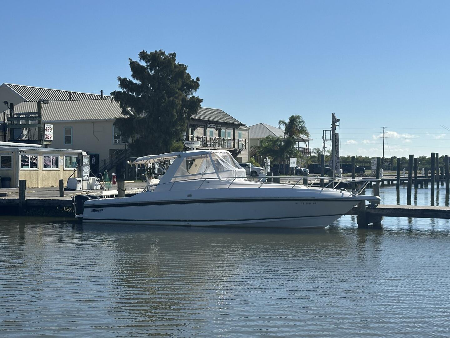 1994 Intrepid 376 Walkaround - Image 3