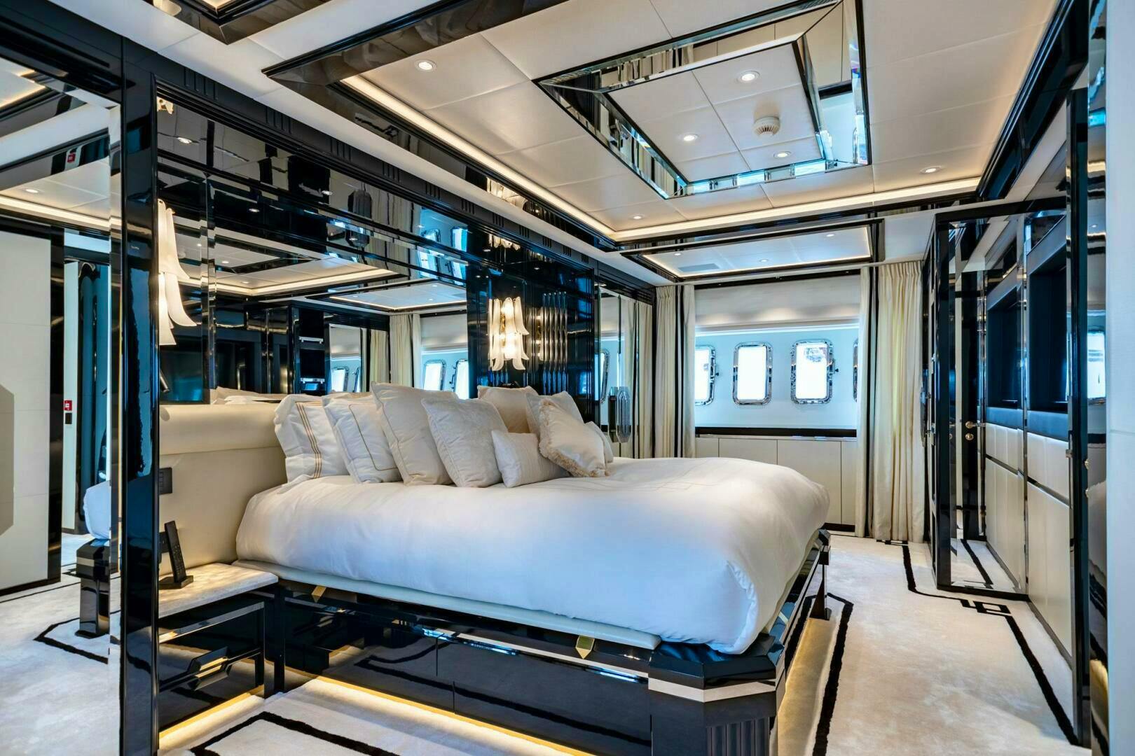 2013 Overmarine Mangusta 108 - Image 21