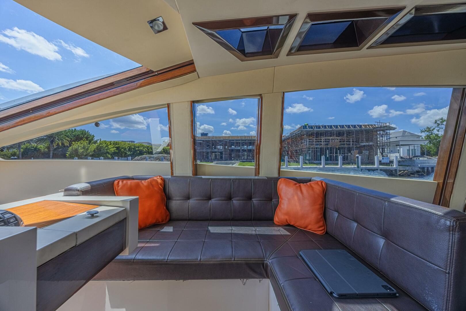2010 Lazzara Yachts LSX 92 - Image 38