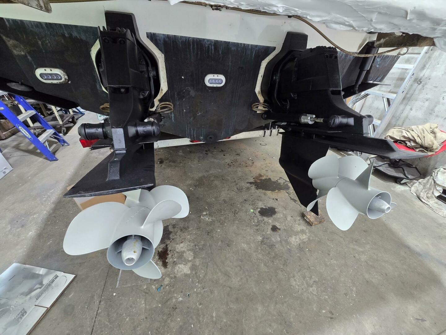 2014 Sea Ray SLX 350 - Image 18