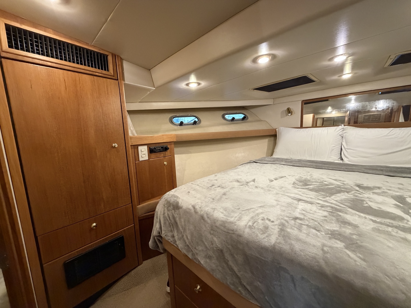1999 Bayliner 4788 - Image 33
