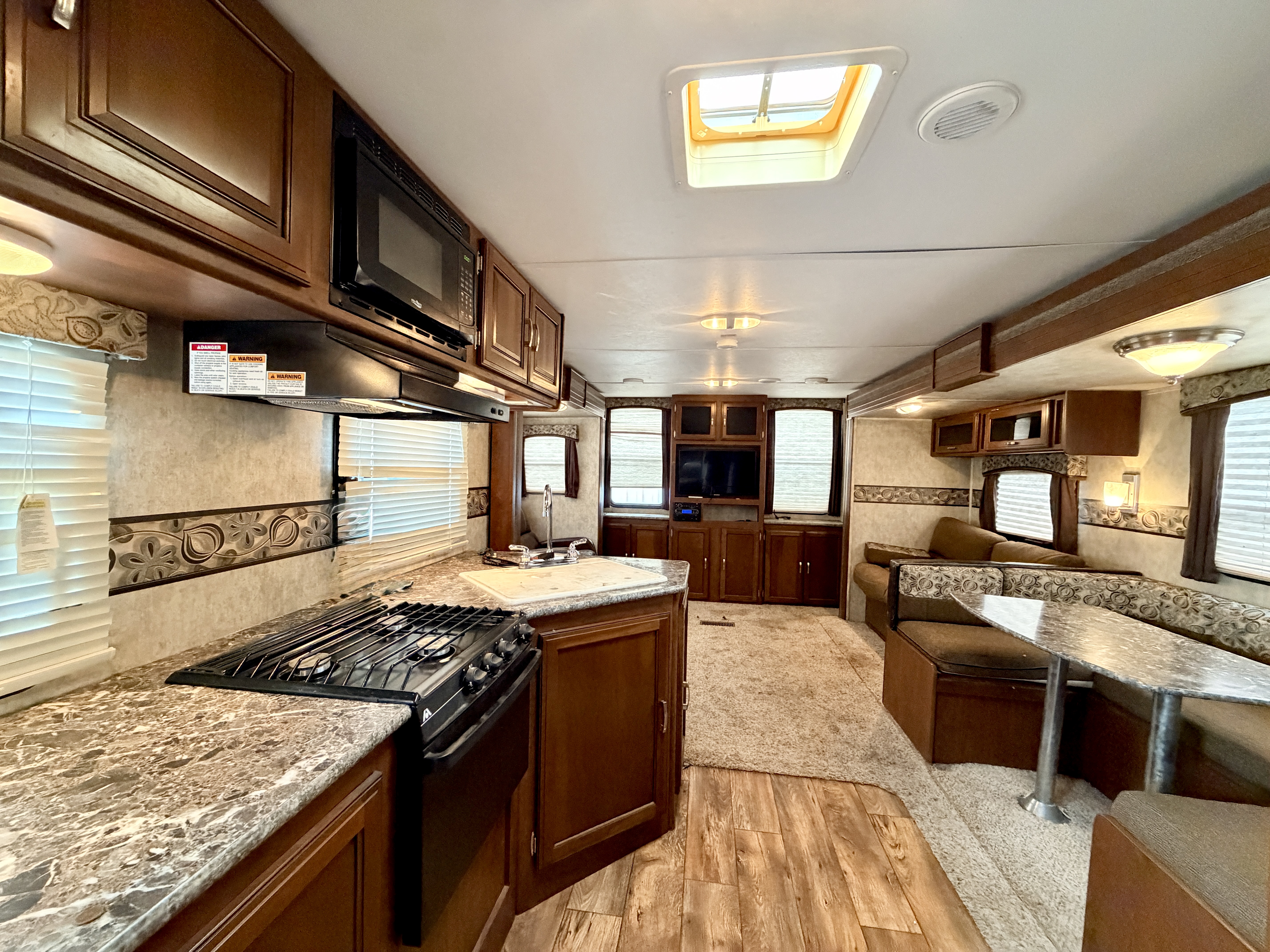 2015 Keystone PASSPORT GRAND TOURING 3180RE - Image 8