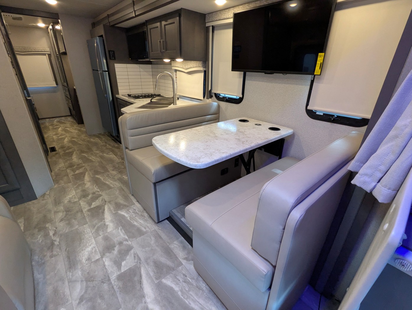 2024 Thor Motor Coach Omni XG32 - Image 14