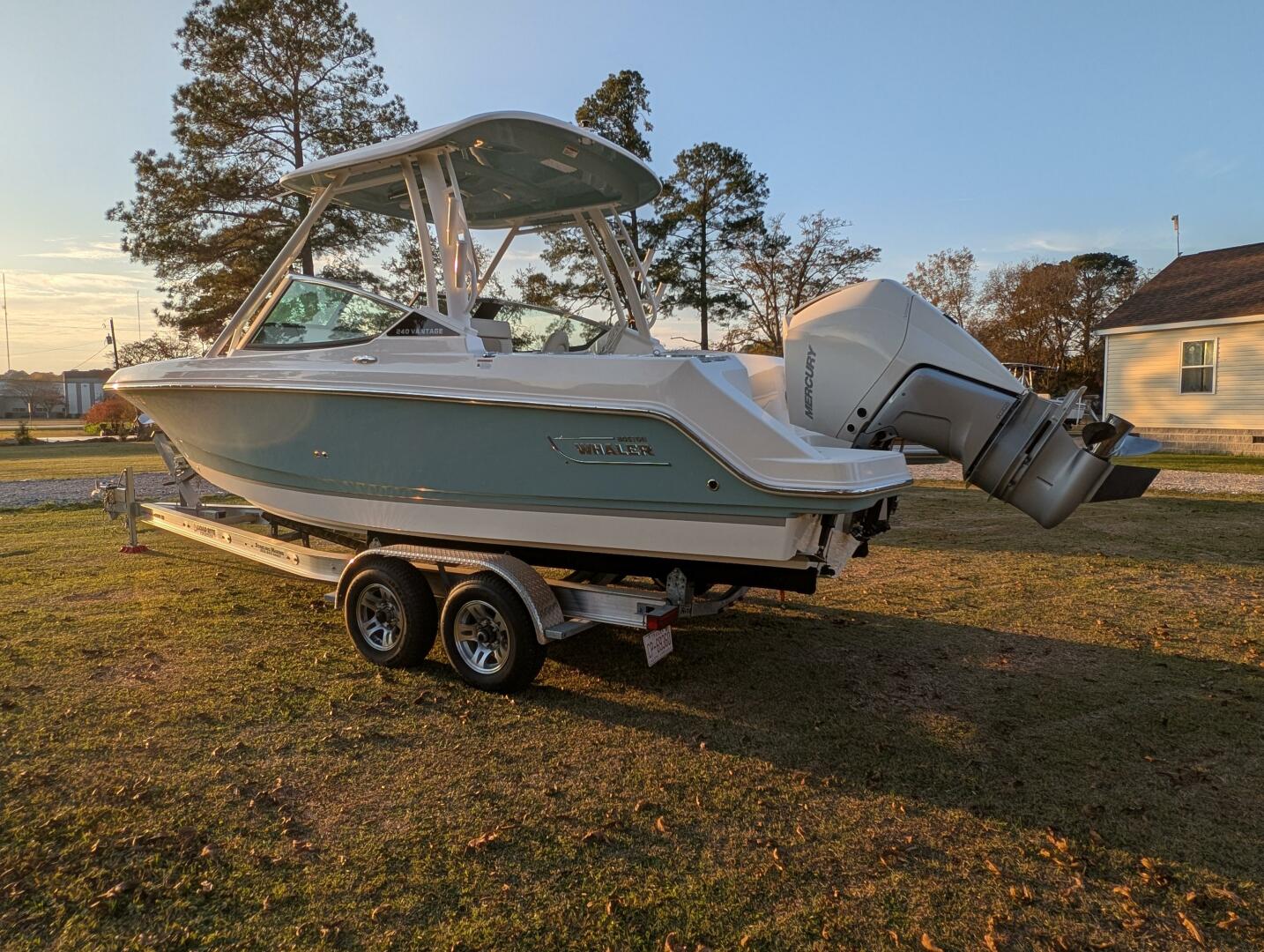2023 Boston Whaler 240 Vantage - Image 13
