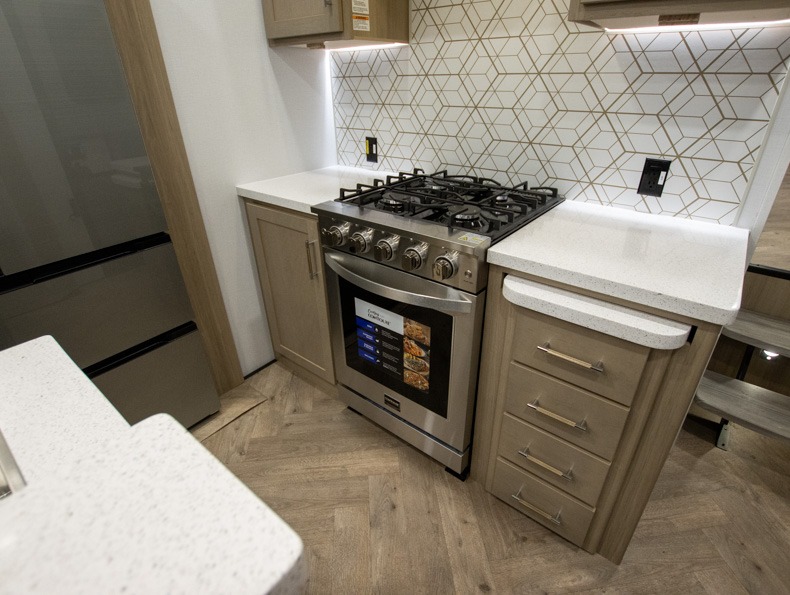 2026 Keystone Raptor 430 - Image 9