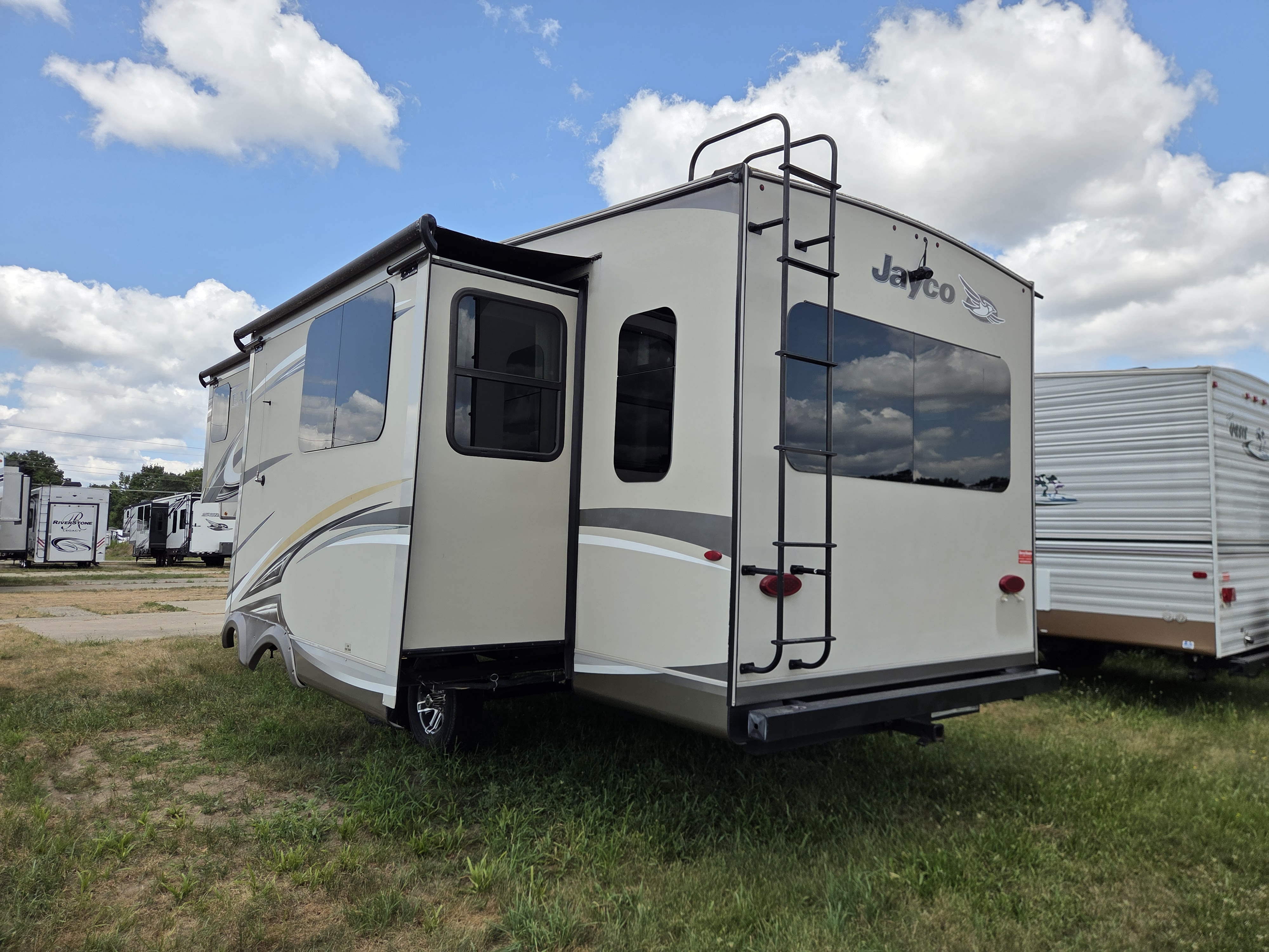 2017 Jayco Eagle HT 24.5CKTS - Image 4