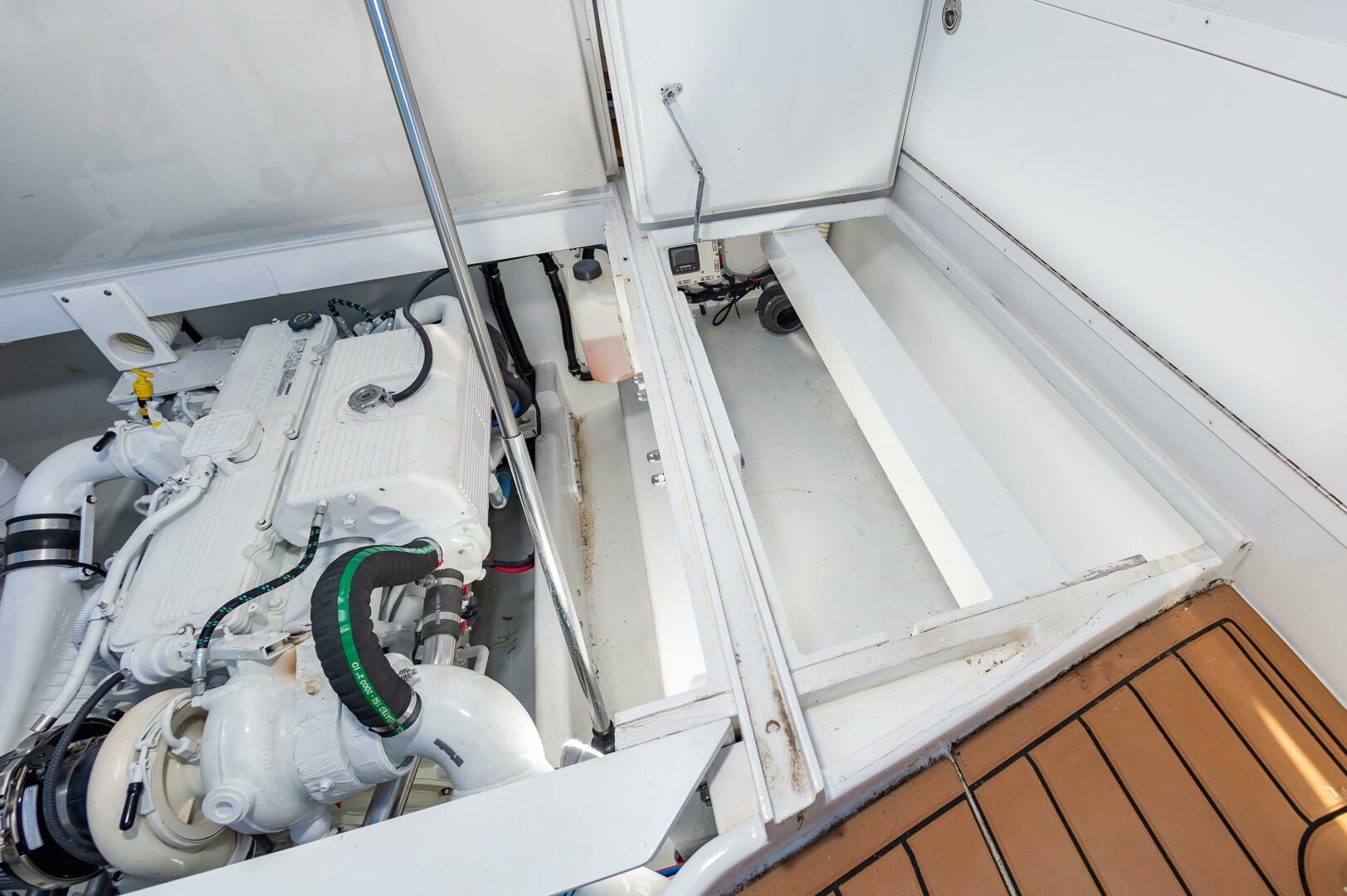 2024 Custom Chesapeake Bay Built Custom 33' - Image 23