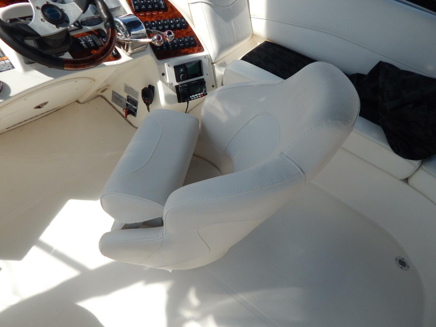 2005 Meridian 408 Motor Yacht - Image 28