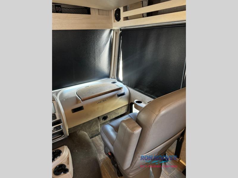 2022 WINNEBAGO 30T - Image 10