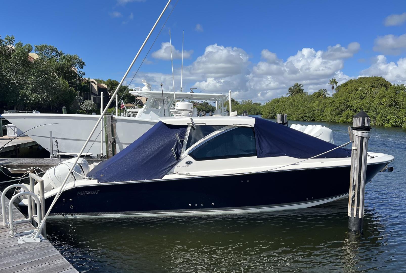 2018 Pursuit 325 DC - Image 6