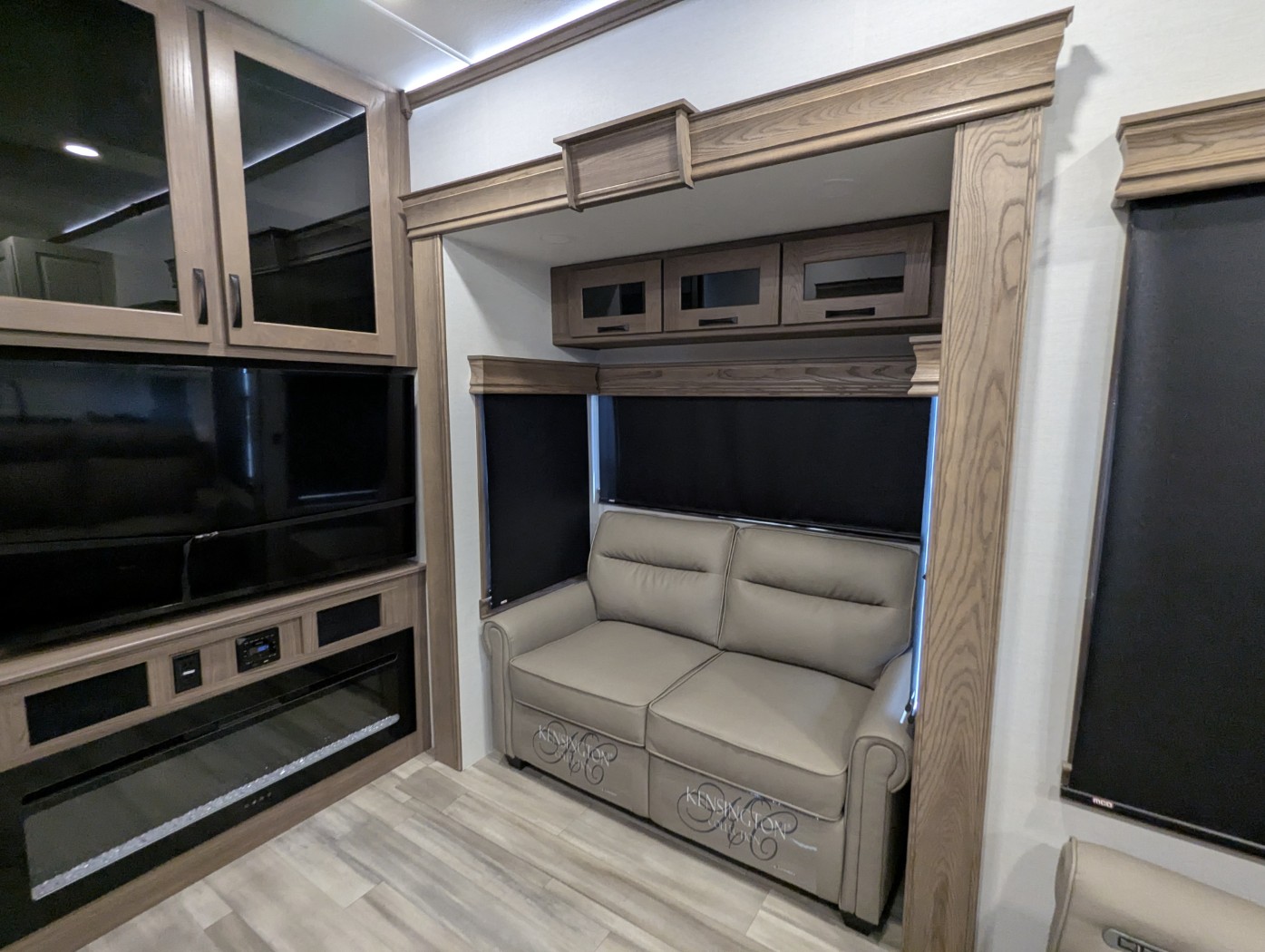 2024 Alliance RV Paradigm 395DS - Image 14