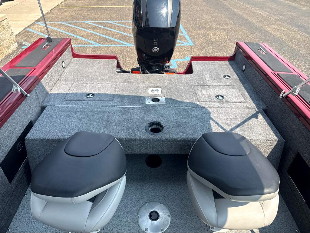 2018 Tracker Targa V18 - Image 10