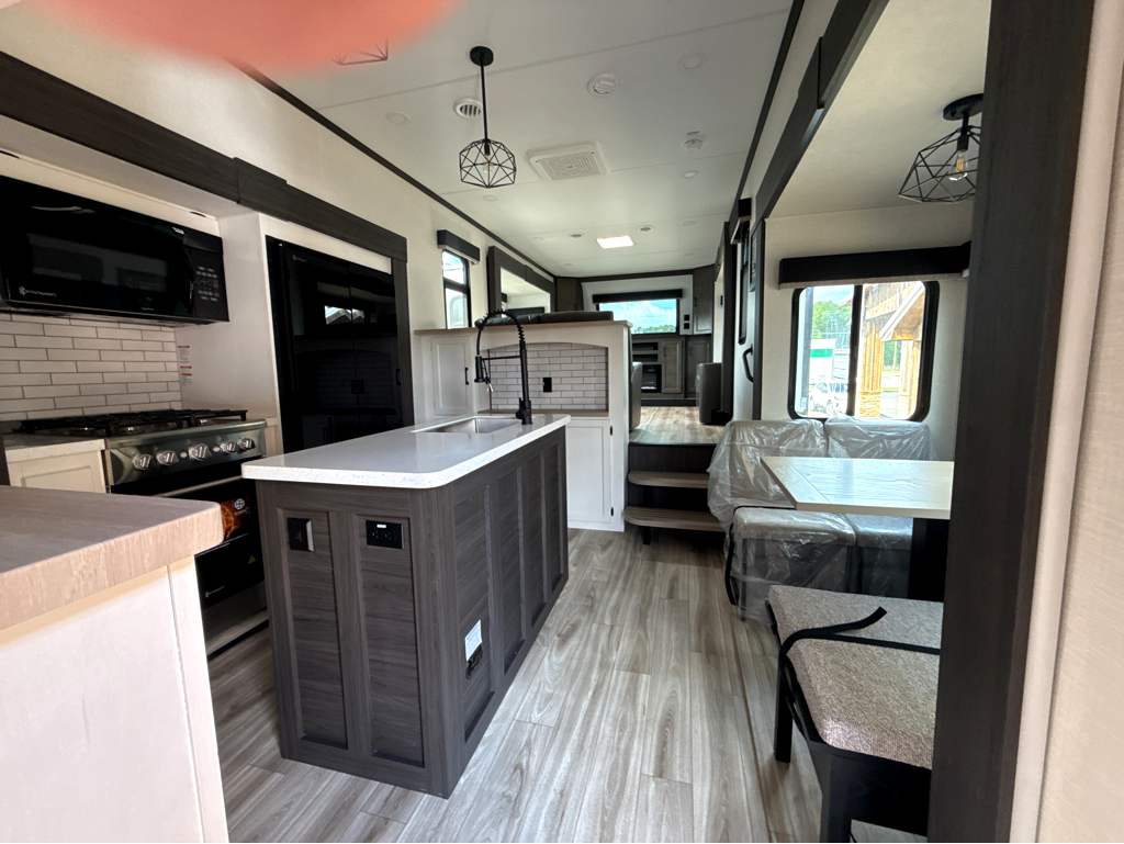 2026 VENTURE RV SPORTTREK 365VFL - Image 10