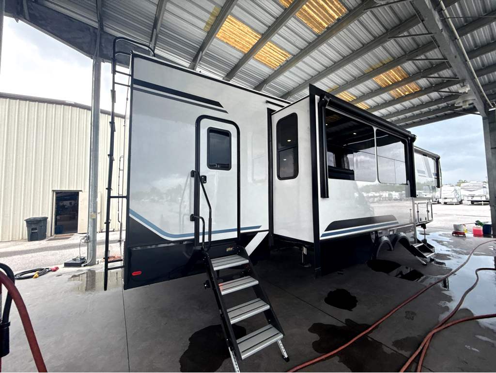 2026 Keystone ALPINE 3910RK - Image 4
