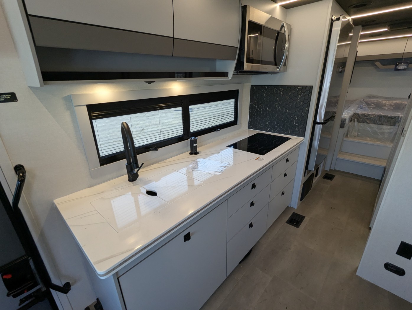 2026 Coachmen Euro 25TB - Image 15
