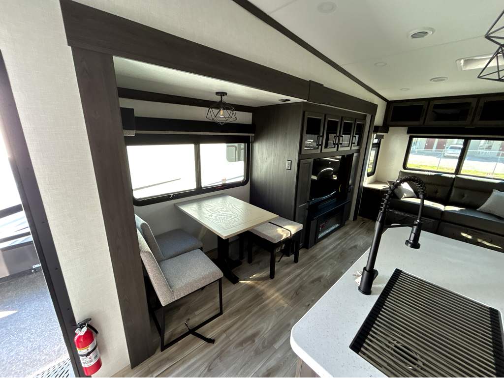 2026 VENTURE RV SPORTTREK 353VIK - Image 11