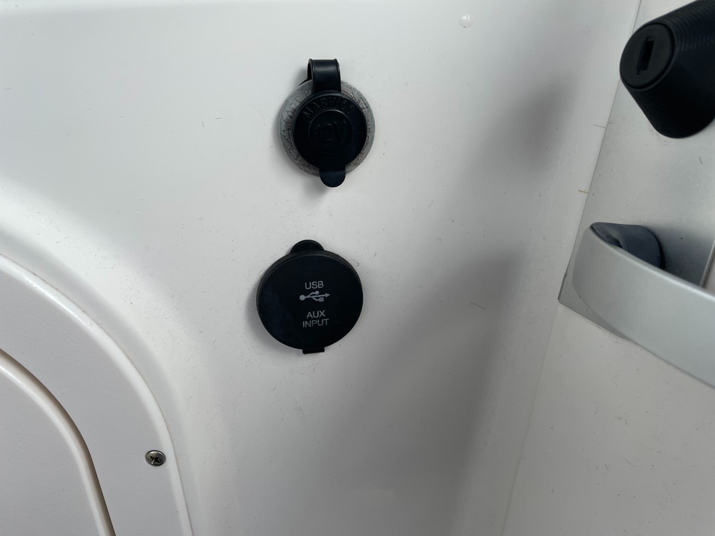 2005 Chaparral 236 Sunesta - Image 14