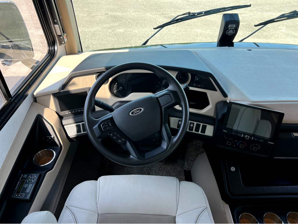 2024 HOLIDAY RAMBLER INVICTA 36Y - Image 34