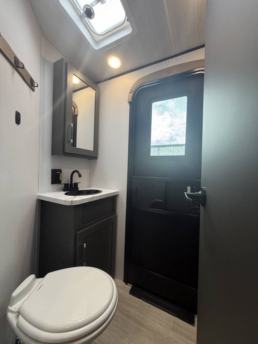 2026 Keystone Bullet Premium 330BKQ - Image 16