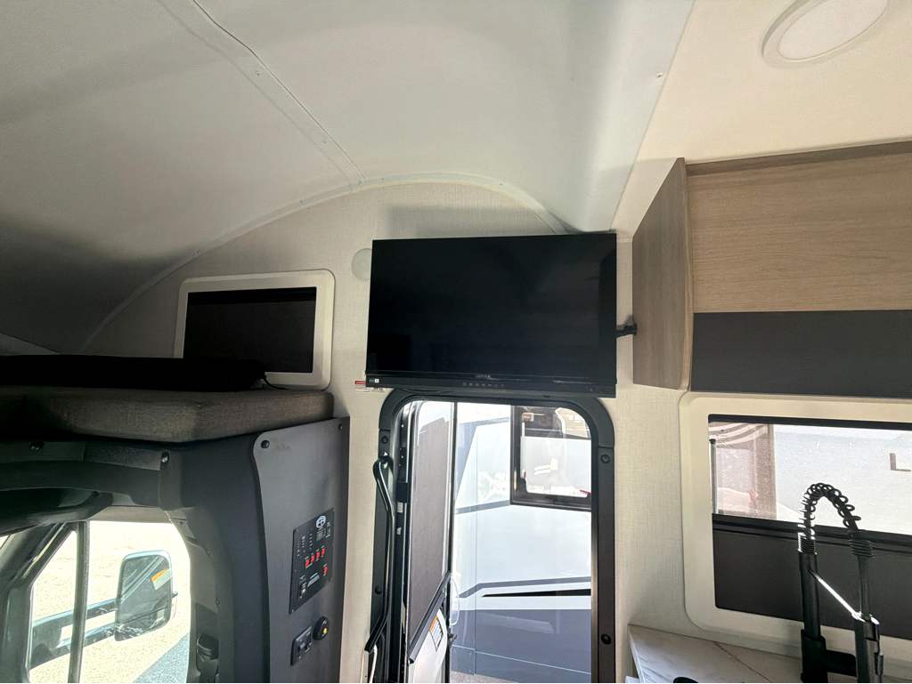 2026 FOREST RIVER SUNSEEKER 2400BDS - Image 35