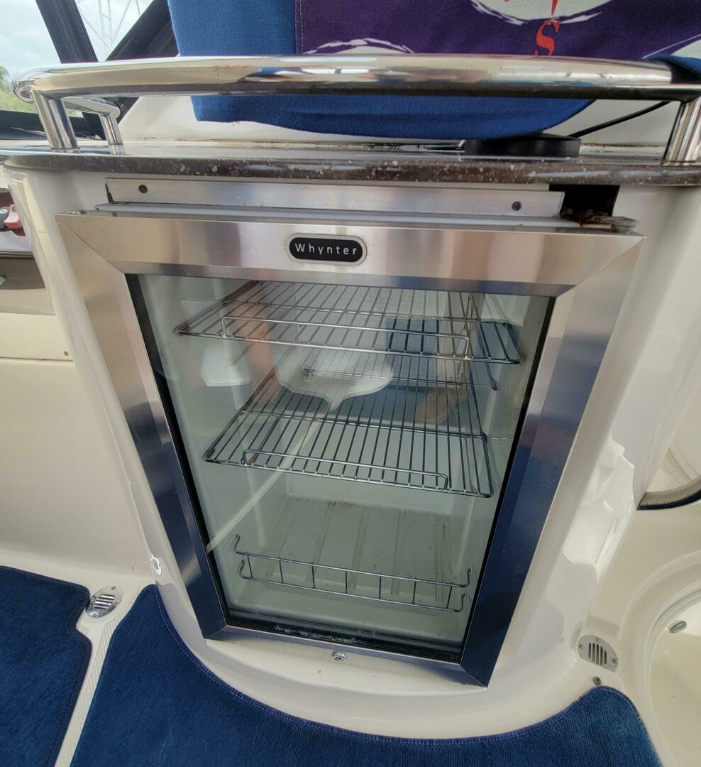 2011 Meridian 441 Sedan - Image 2
