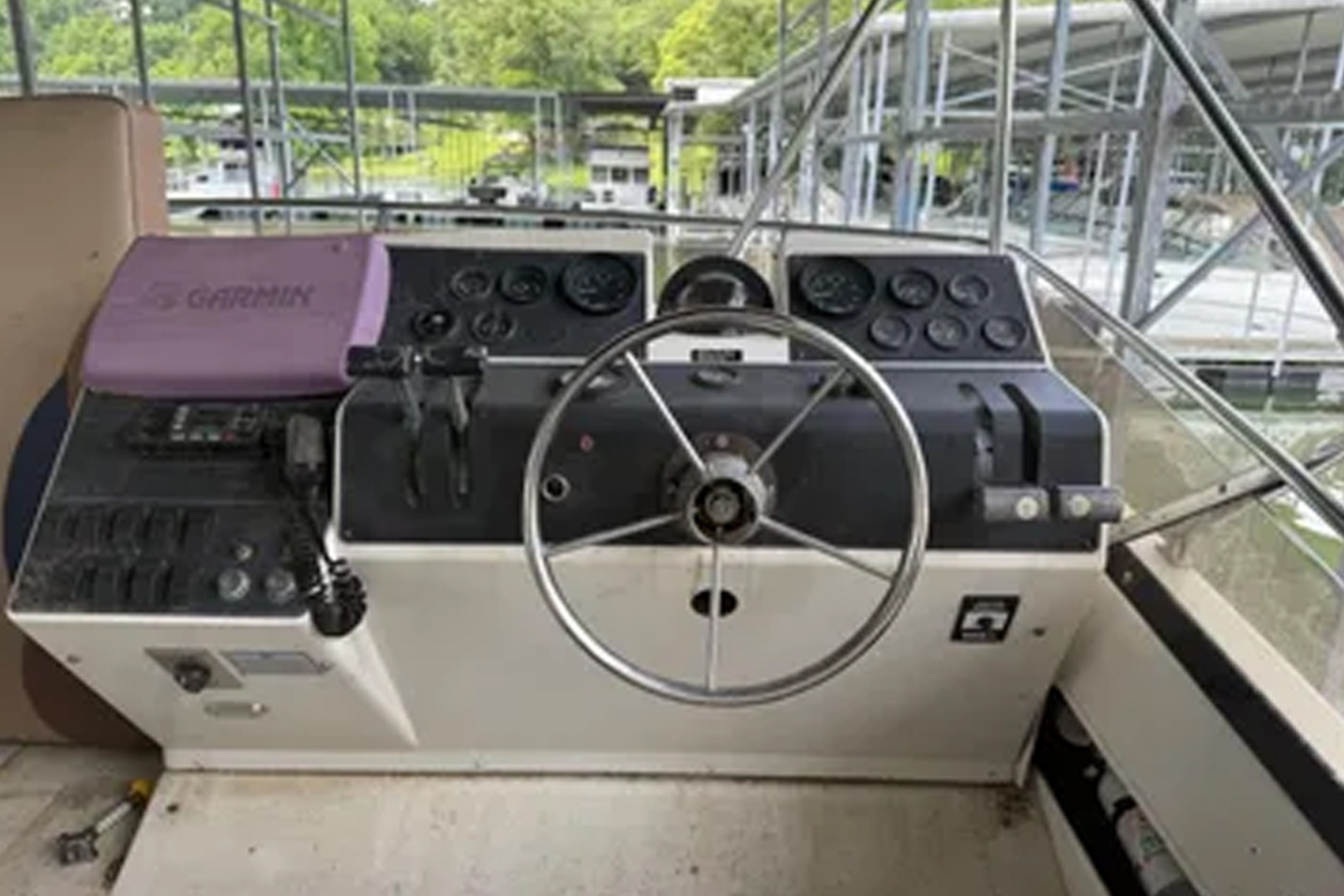 1994 Carver 300 - Image 11