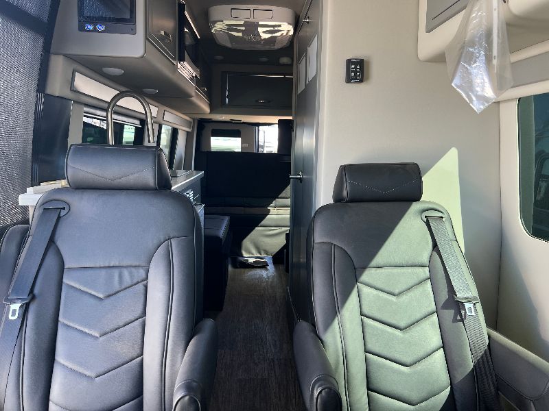 2024 Holiday Rambler Xpedition SL4E - Image 38