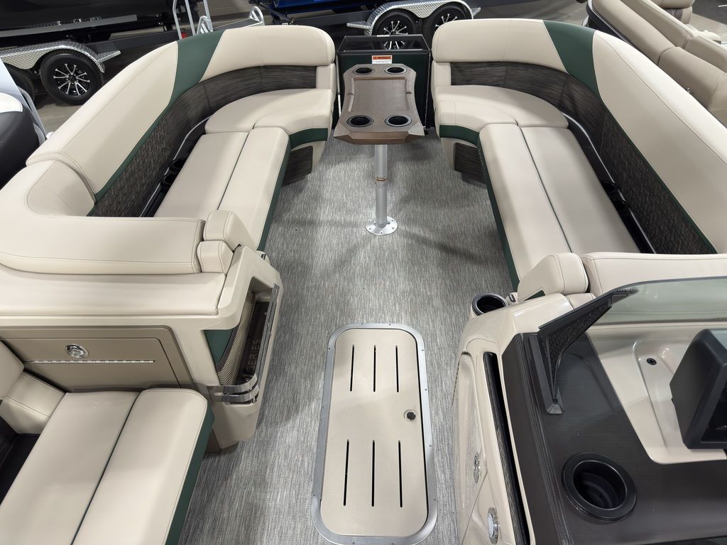 2026 Bennington 24MCSB Carbon Fiber Arch Tritoon Pontoon - Image 49
