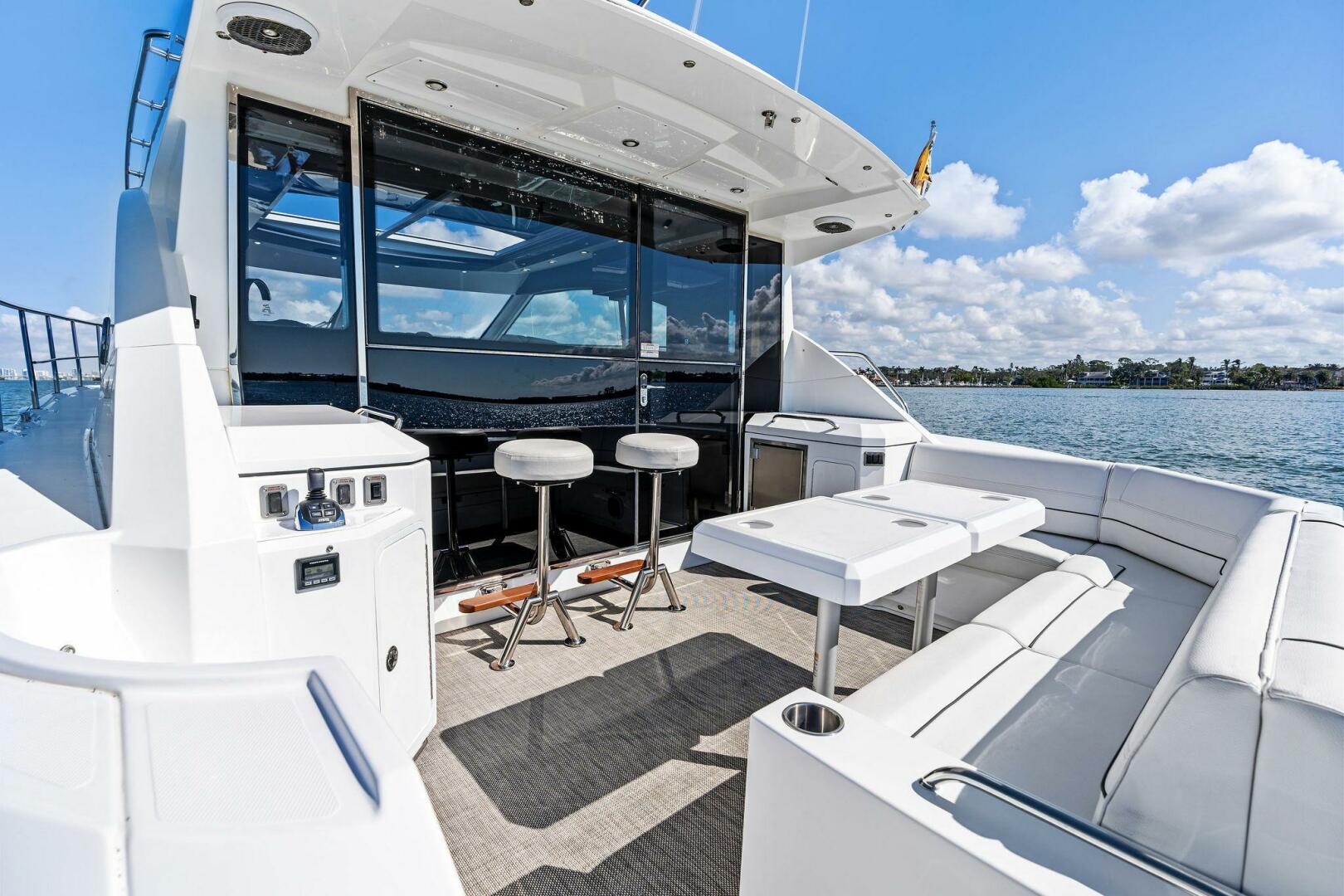 2019 Cruisers Yachts 45 Cantius - Image 5