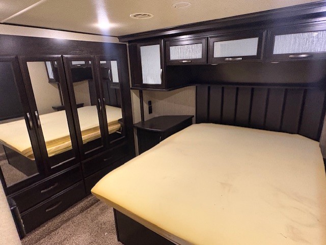 2018 GRAND DESIGN MOMENTUM 394M - Image 7