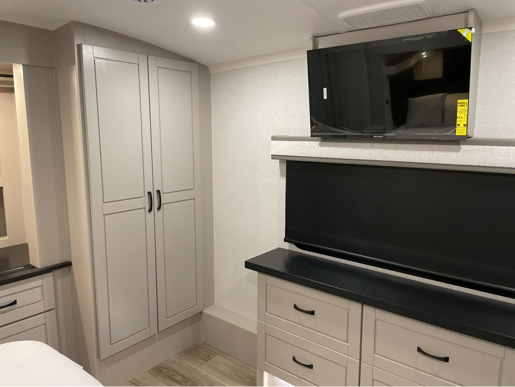 2026 Jayco North Point 310RLTS - Image 25