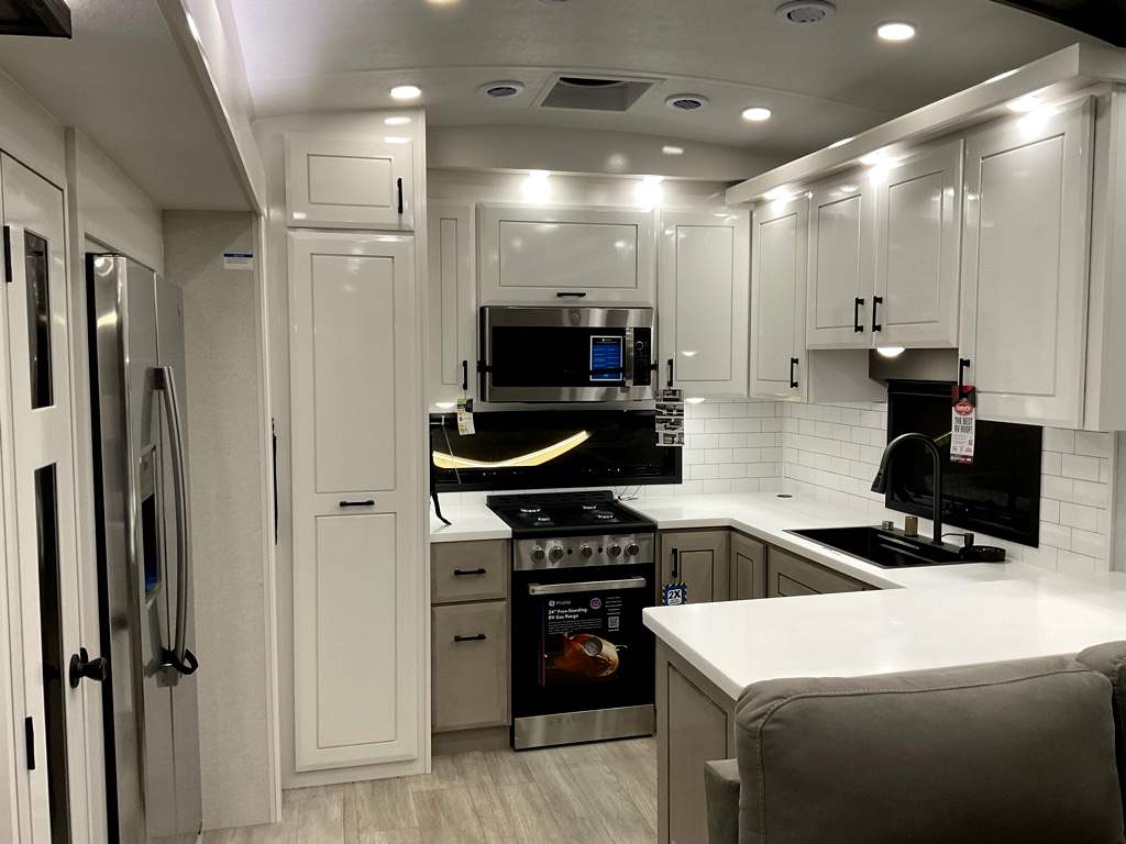 2026 JAYCO PINNACLE 38 FBRK - Image 25