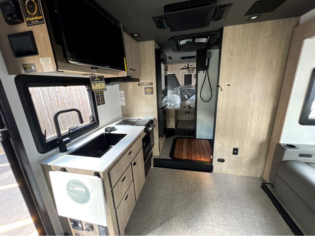 2026 Grand Design Lineage Series M 25TK - Image 17